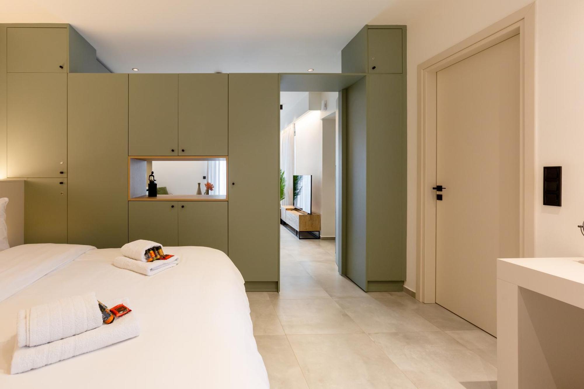 Studio W/King Size Bed Near The Heart Of Calamata Exterior foto