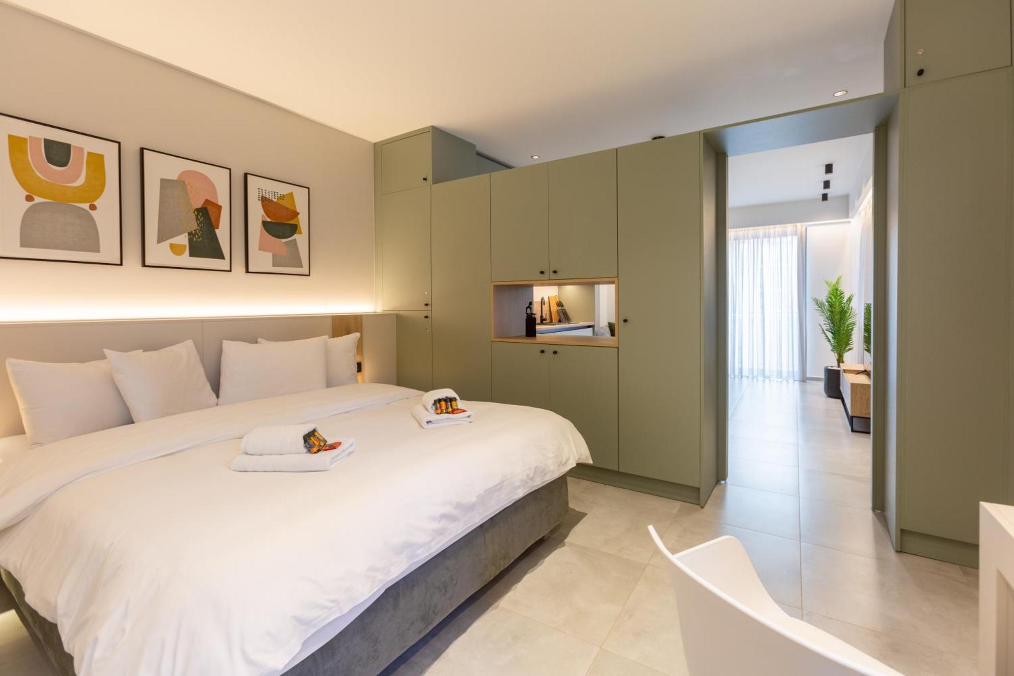 Studio W/King Size Bed Near The Heart Of Calamata Exterior foto